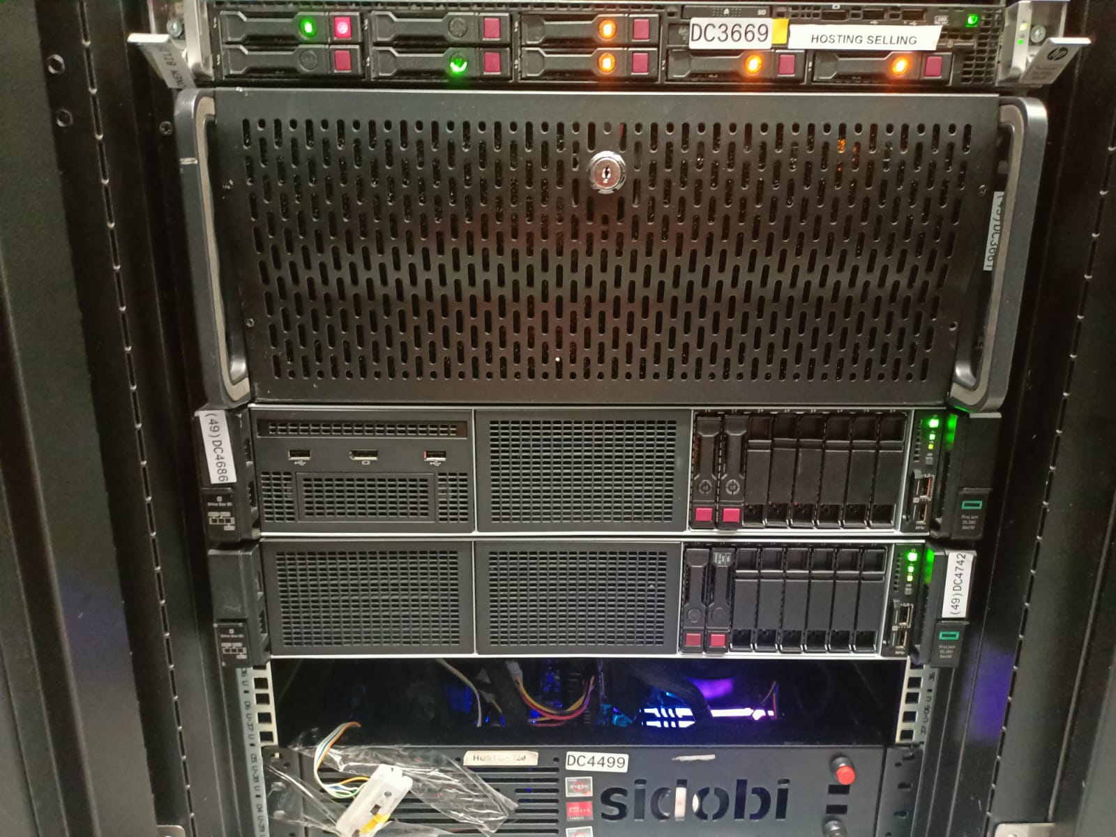 ECC (Error-Correcting Code) RAM bellek modüllerinin veri hatalarını donanım seviyesinde tespit edip düzeltme mekanizması